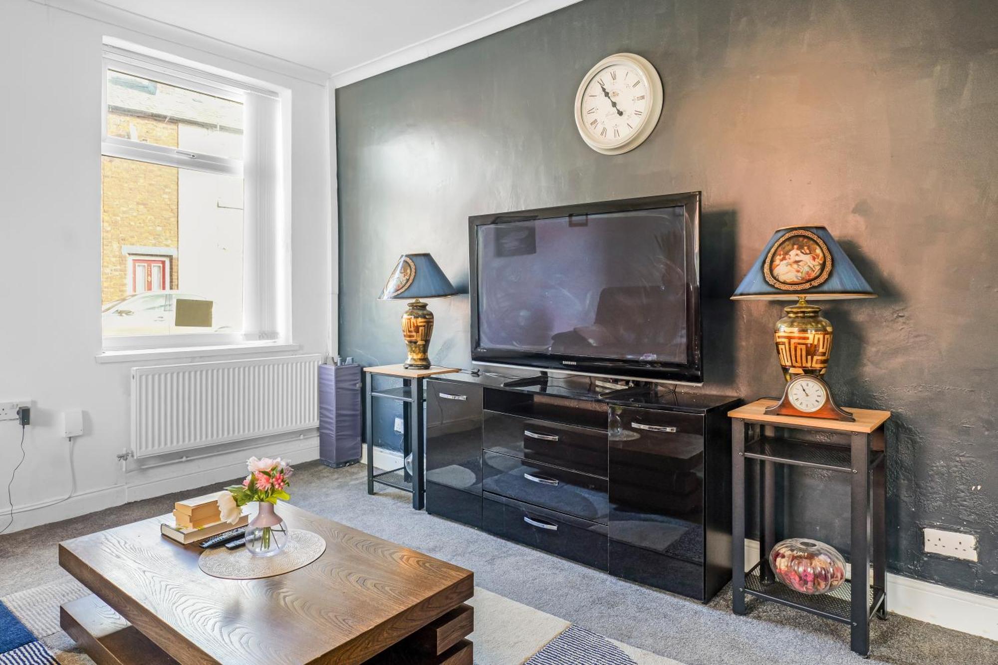 Rochdale 3 Bedroom House 2 Bath With Free Parking Sleeps 7 Eksteriør bilde