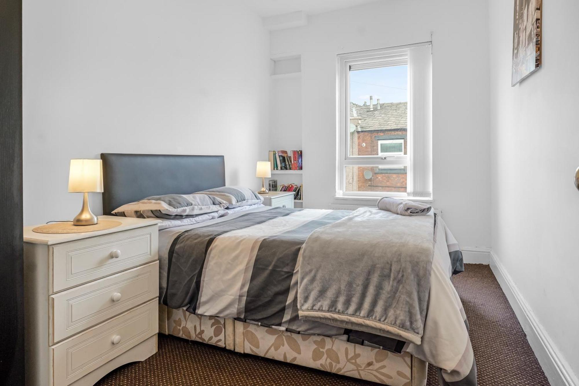 Rochdale 3 Bedroom House 2 Bath With Free Parking Sleeps 7 Eksteriør bilde