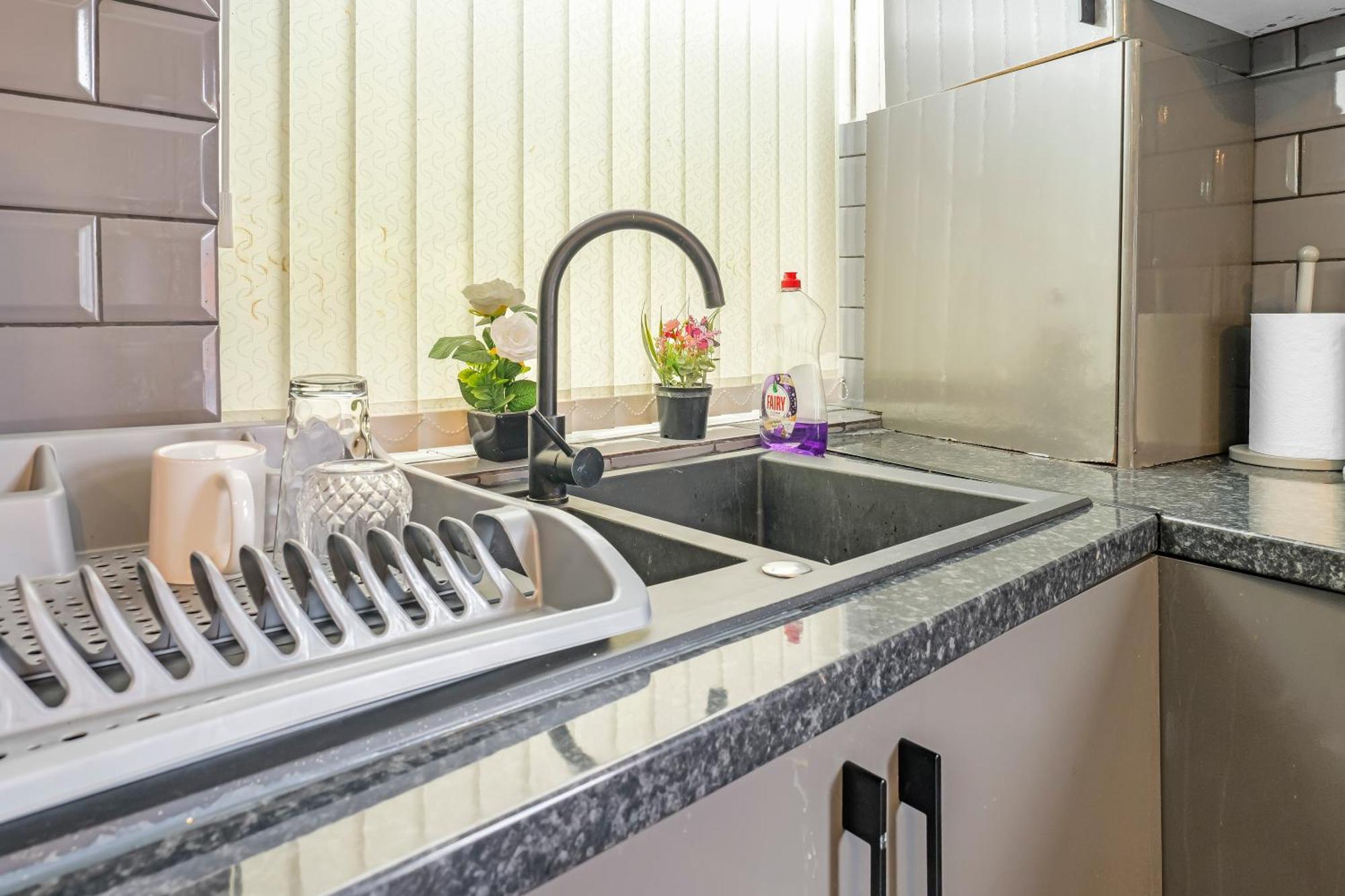 Rochdale 3 Bedroom House 2 Bath With Free Parking Sleeps 7 Eksteriør bilde