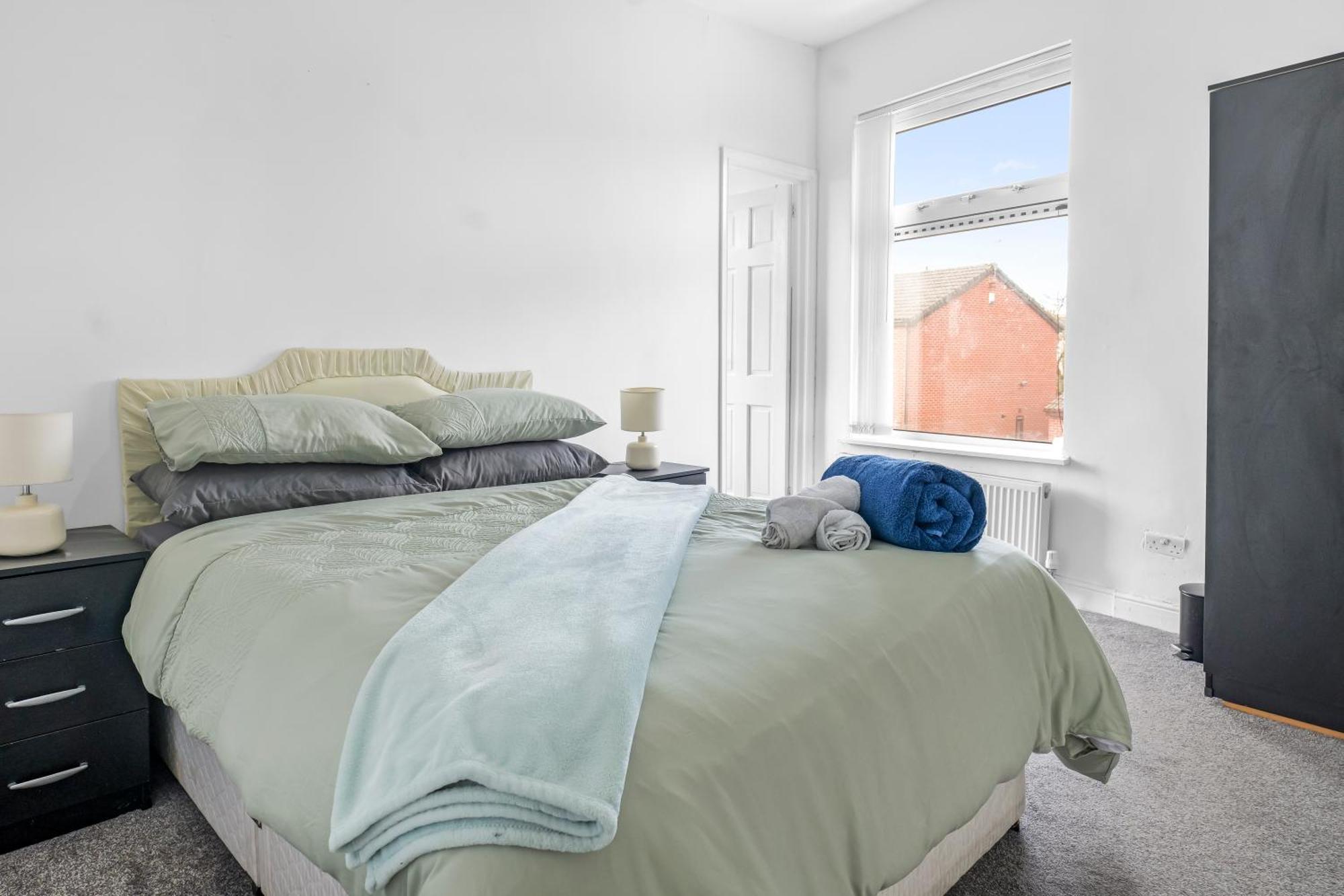 Rochdale 3 Bedroom House 2 Bath With Free Parking Sleeps 7 Eksteriør bilde
