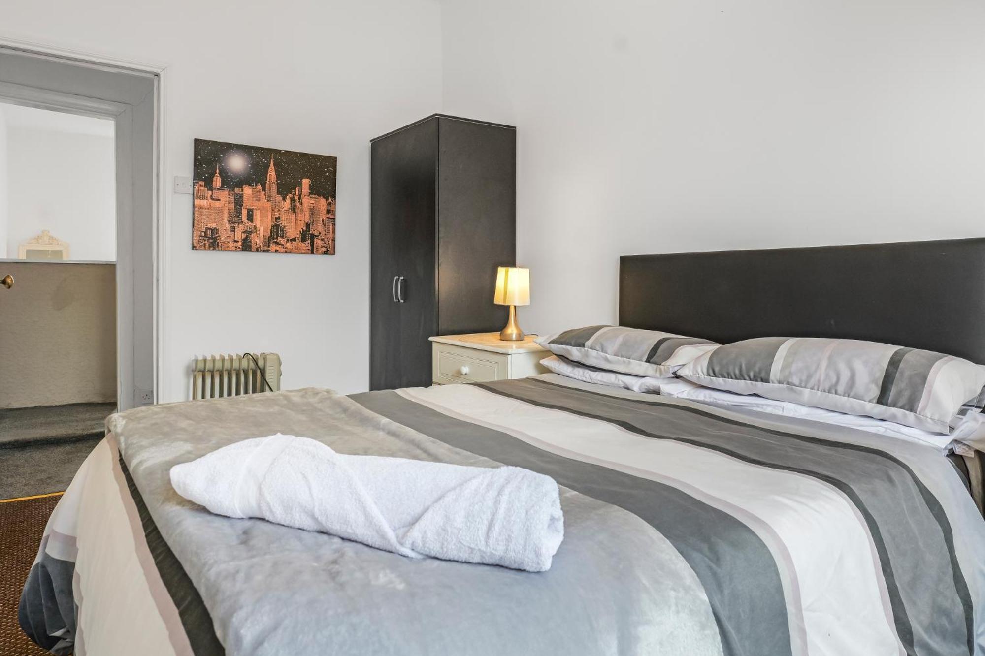 Rochdale 3 Bedroom House 2 Bath With Free Parking Sleeps 7 Eksteriør bilde