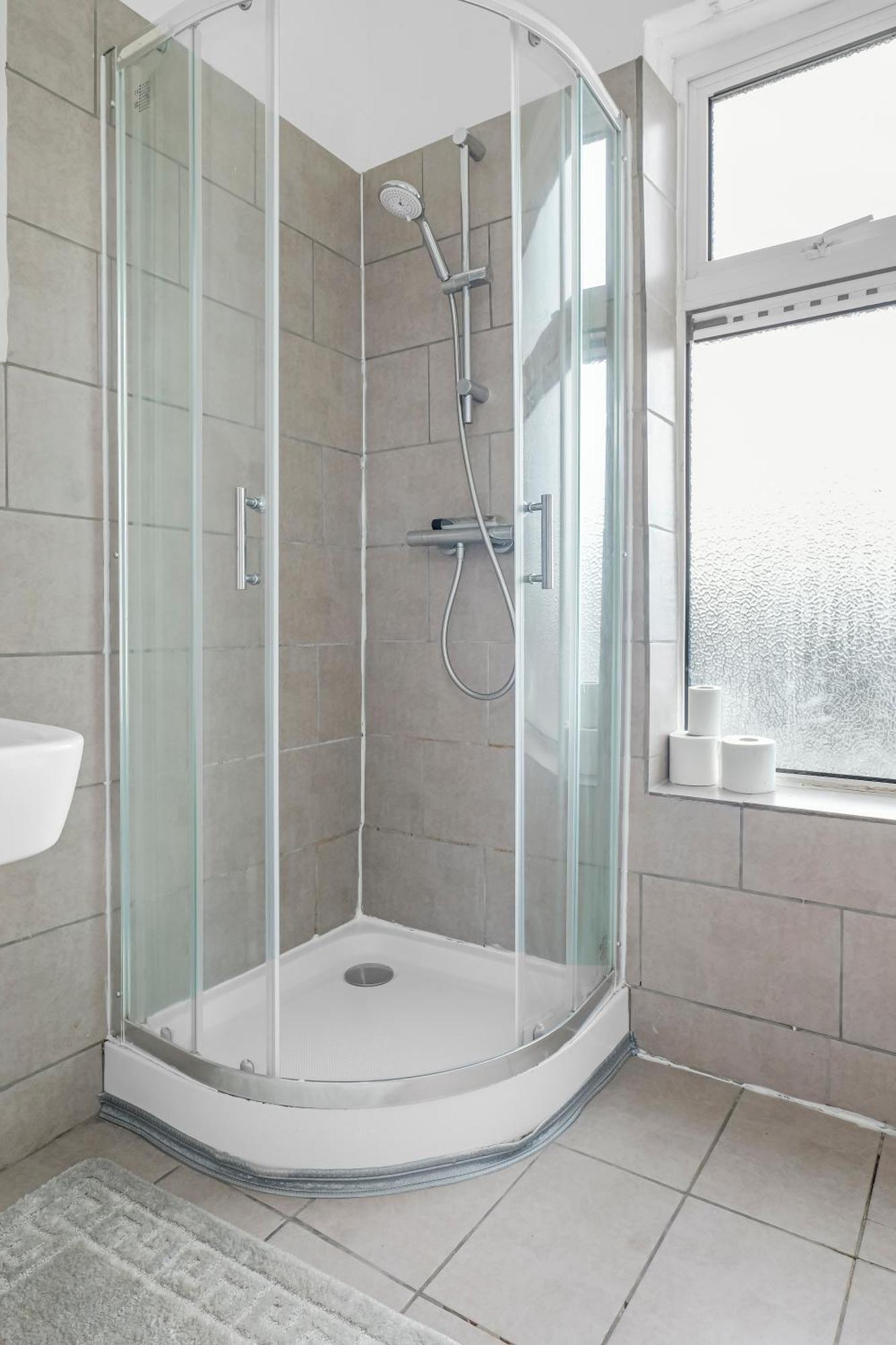 Rochdale 3 Bedroom House 2 Bath With Free Parking Sleeps 7 Eksteriør bilde