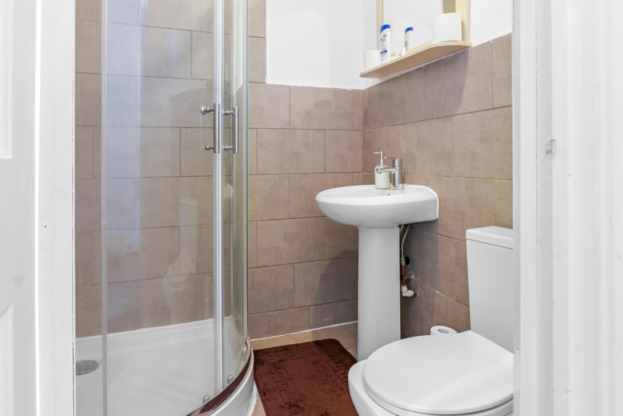 Rochdale 3 Bedroom House 2 Bath With Free Parking Sleeps 7 Eksteriør bilde