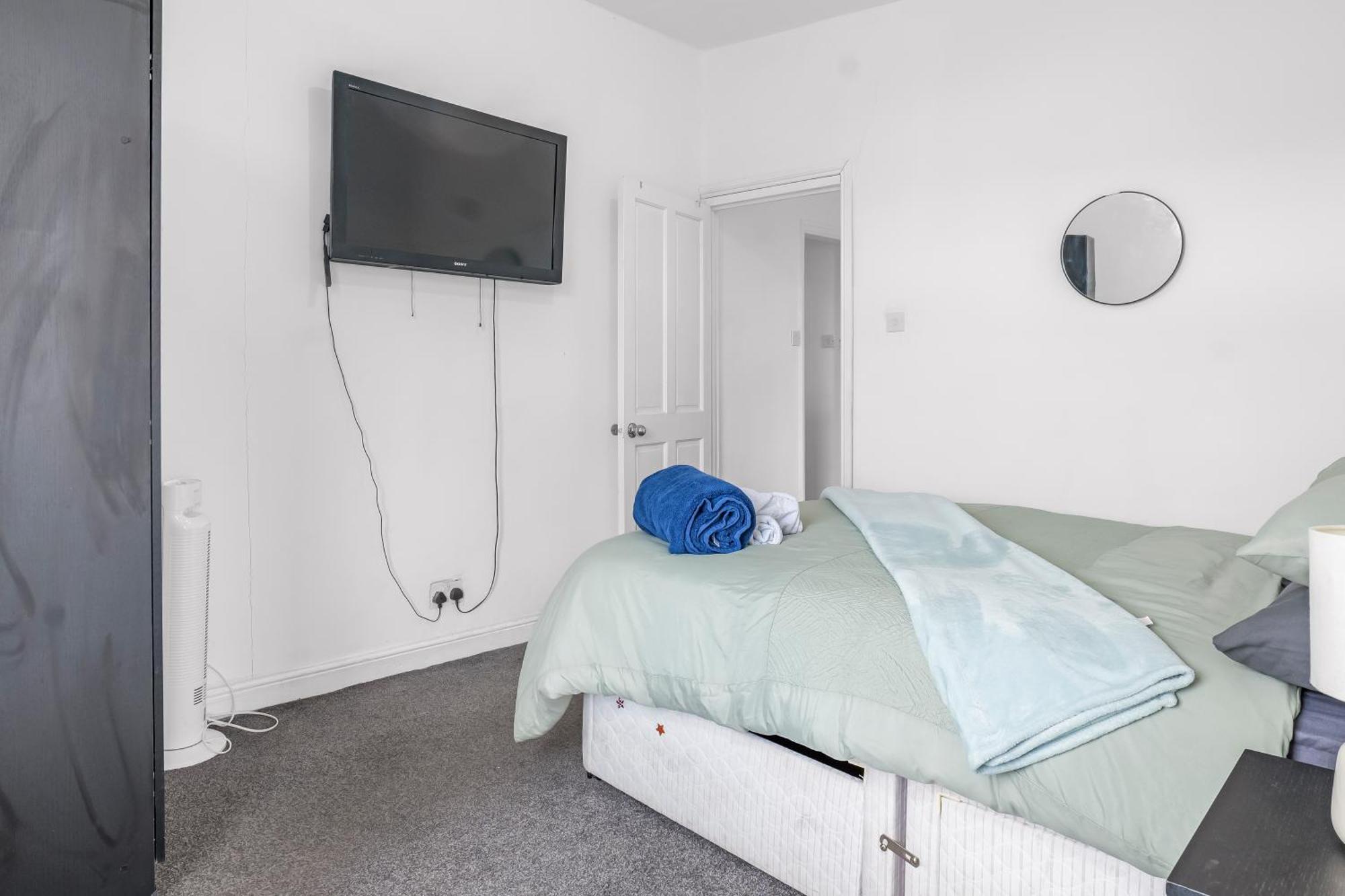 Rochdale 3 Bedroom House 2 Bath With Free Parking Sleeps 7 Eksteriør bilde