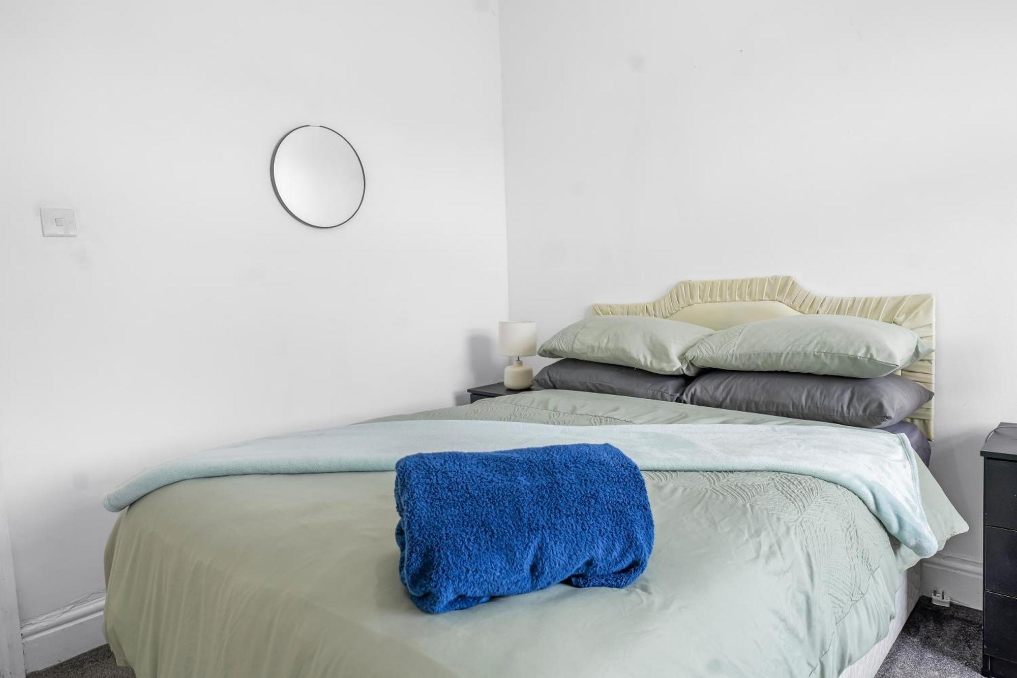 Rochdale 3 Bedroom House 2 Bath With Free Parking Sleeps 7 Eksteriør bilde