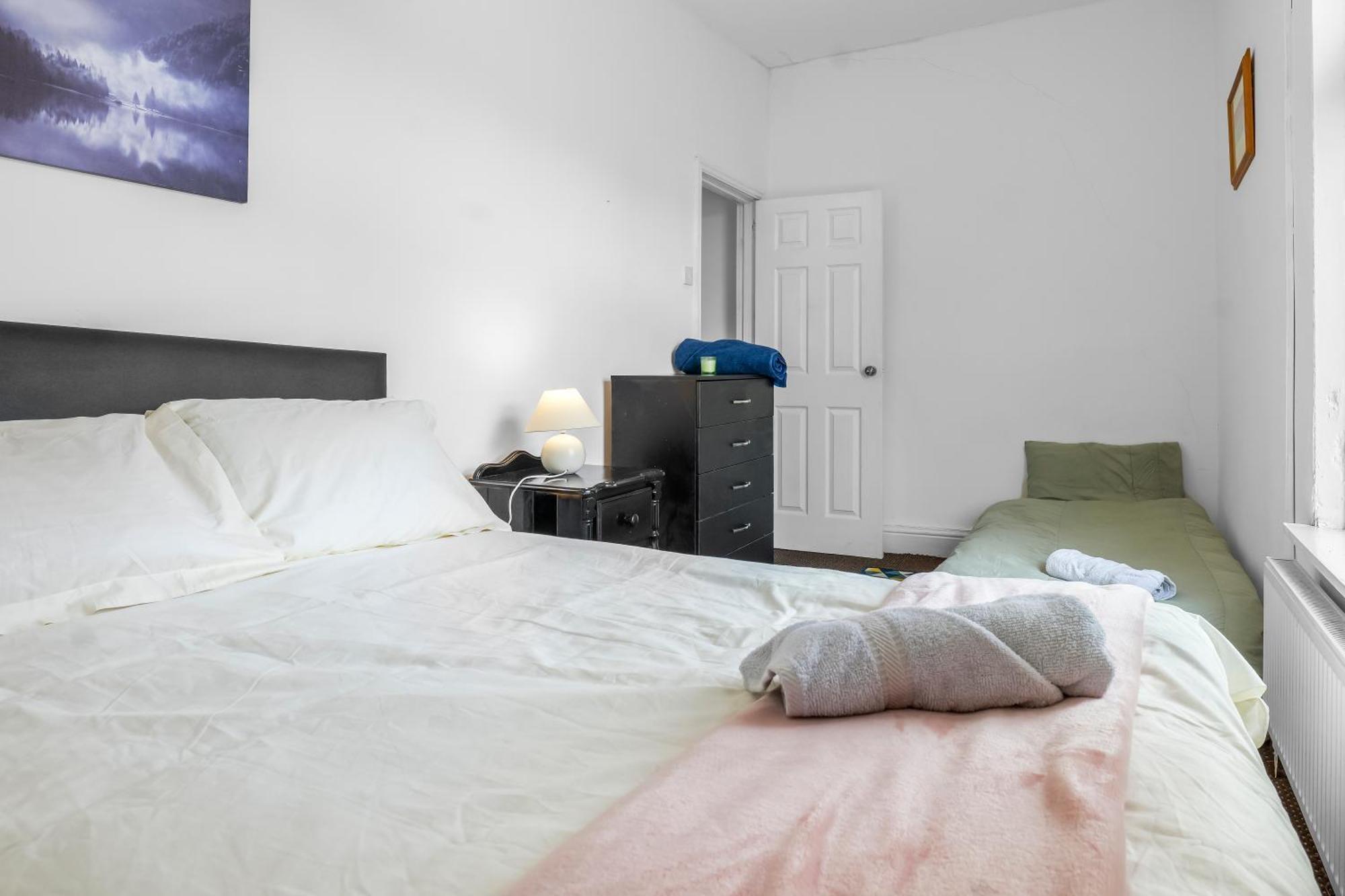 Rochdale 3 Bedroom House 2 Bath With Free Parking Sleeps 7 Eksteriør bilde