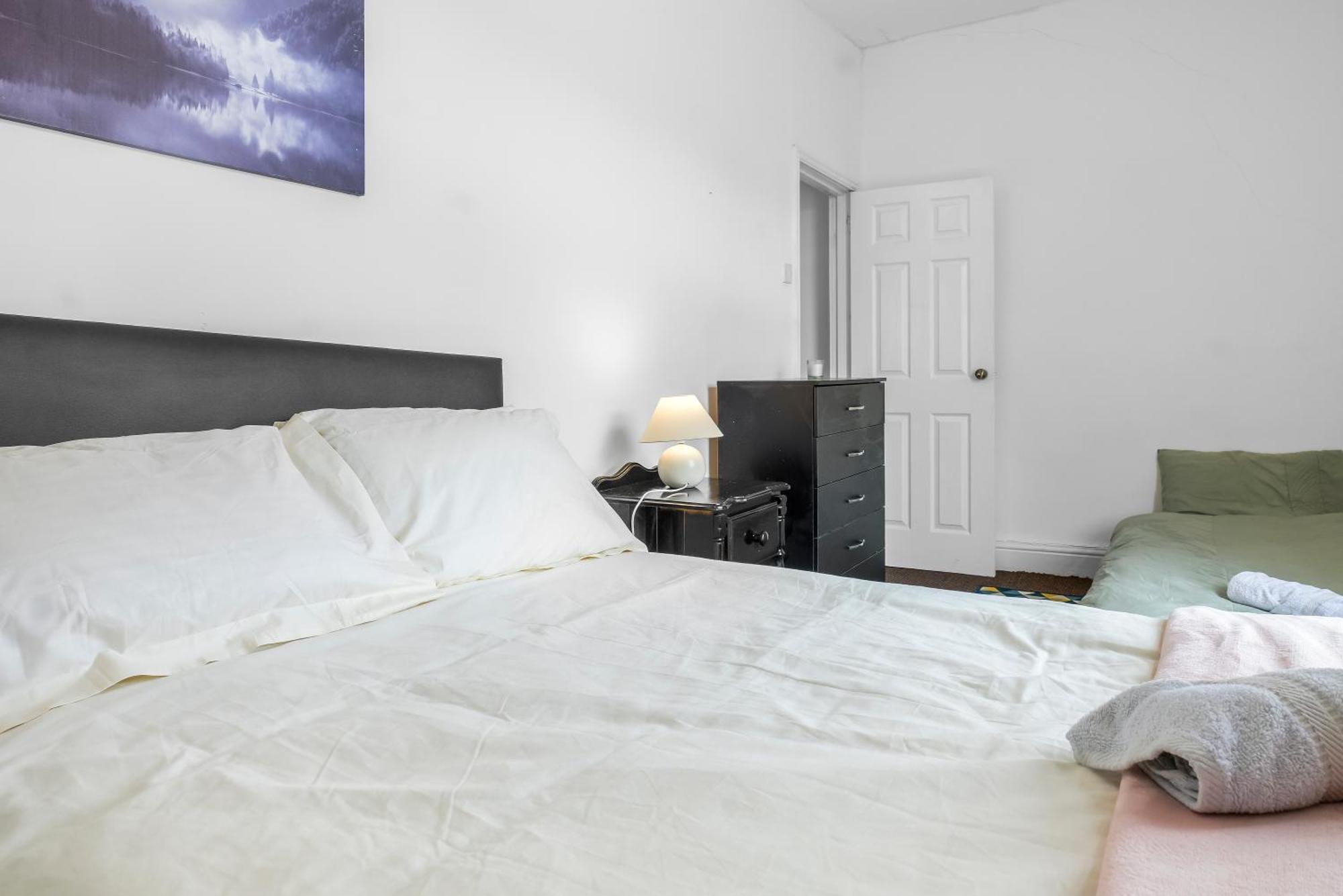 Rochdale 3 Bedroom House 2 Bath With Free Parking Sleeps 7 Eksteriør bilde